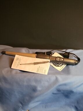 Infiniti Pro Gold Curling Wand - Black and Gold